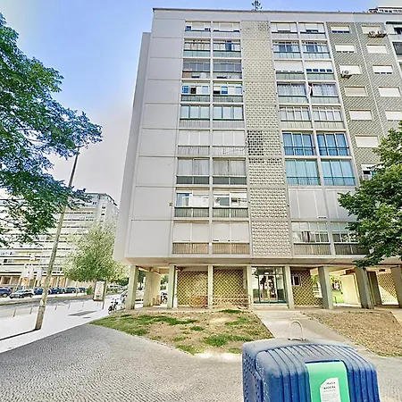 Soar I Urban Nest - Near Airport & Park Homestay Lisbon