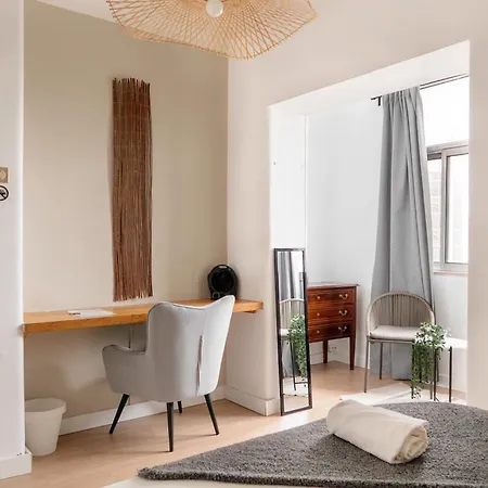 Homestay Soar I Urban Nest - Near Airport & Park