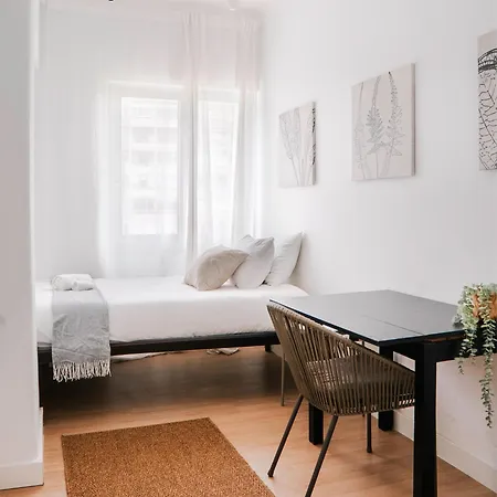 Soar I Urban Nest - Near Airport & Park Homestay Lisbon