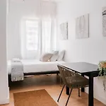 Soar L Av L Elegant Urban Quick Airport Access Privatunterkunft Lissabon