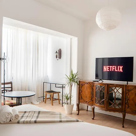 Homestay Soar I Urban Nest - Near Airport & Park